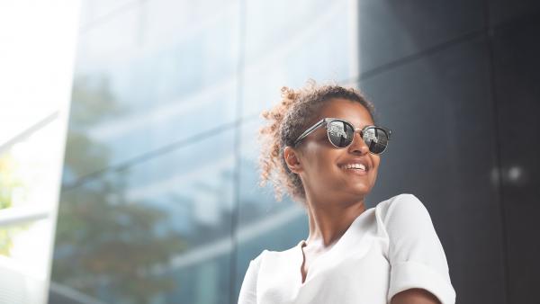 Smiling young woman in sunglasses