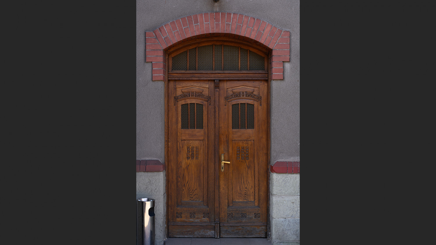 Decorative wood doors image