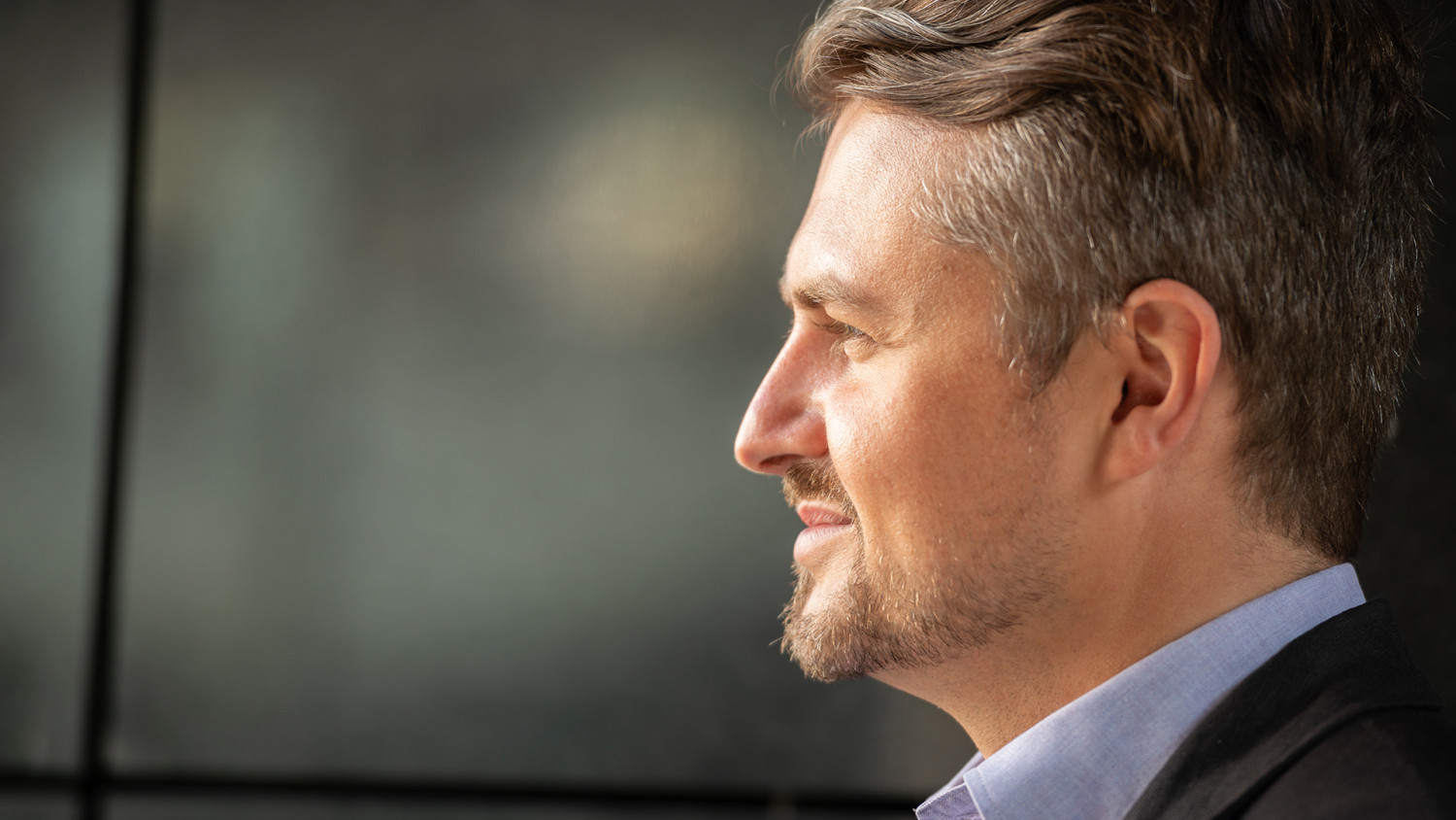 The face of an elderly man image